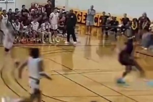 球场如战场！美国高中比赛让人震惊的时刻！